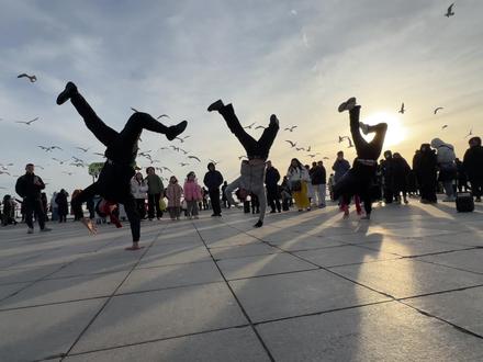 狂澜欲倒吾为岸,天柱将倾我作峰
#运镜 #原创 #土耳其舞蹈 #一镜到底