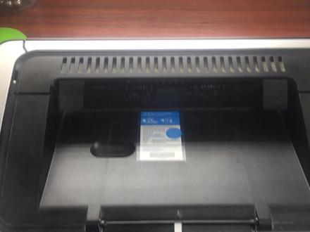 惠普P1108更换搓纸轮或清洗也行,查看打印多少张了,接口没松动 #打印机维修 #打印机 #打印机推荐 #硒鼓 #家用打印机 #家用打印机推荐 #家用打印机怎么选 #奔图打印机小李哥 #打印机小李哥 #惠普打印机