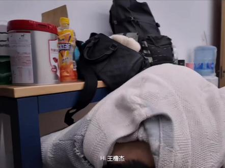 没人觉得后半段这个小橹橹更微醺了吗
我从未见过少爷笑的如此诡异过😲#王橹杰 #懂得都懂 #橹穆 #北京