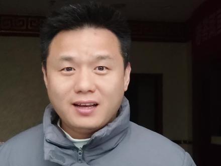 在国外给流浪汉发物资,最近非常火~