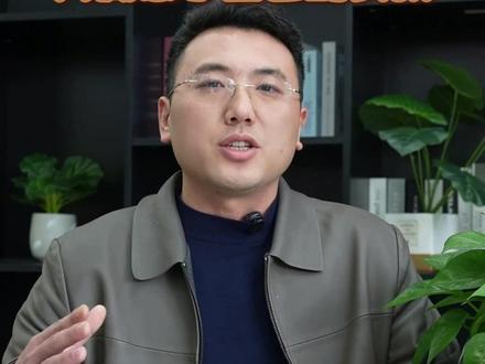 全红婵迎来19岁生日。当晚,她简单发文,只写下两个字:“19岁”。世界泳联特意晒出寿星图为她庆生,国际奥委会也重温了她奥运三金的荣耀时刻。陈芋汐、王宗源等人为她唱生日歌,送上暖心祝福。《嘉人》杂志4月刊也推出了她的生日封面,配文写道:高台之上,她是万众瞩目的冠军;高台之下,她只做忠于自己的女孩。这大概就是女性成长最动人的模样,不必活成别人期待的样子,安心自在成为自己就好。#德施曼智能锁长株潭总代理#德施曼智能锁#智能锁#智能锁厂家