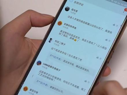 东亚黑豹!凭实力进军欧洲的韩国装备! 又凭啥让波兰弃豹2抢着 谁在颠覆欧美主导的主战坦克格局,12秒完成3连发暴击,2000米外精准洞穿移动靶标,这头来自半岛的黑豹只用一组数据就打破了军迷对先进坦克=欧美制造的固有认知,要知道,在大家印象里德国豹2、美国M1A2才是三代坦克的天花板,但现在韩国K2坦克不仅在性能测试中多次碾压欧美同行,更在全球军贸市场掀起抢购潮,曾经对德国豹2死心塌地的波兰,如今砸重金要囤1000辆K2,还要从2026年起在本土开造,中东土豪们也排着队洽谈,卡塔尔已经到手30辆,沙特正在敲定200辆的大单,这头会跪拜起伏的坦克,#硬核深度计划 #军事科普 #军事科技 #全球创作者计划 #零基础看懂全球