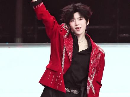 2.1荣耀之战
张函瑞直拍《闭嘴跳舞》
#张函瑞 #舞台 #演唱会是一个巨大的乌托邦 #荣耀之战 #现场live