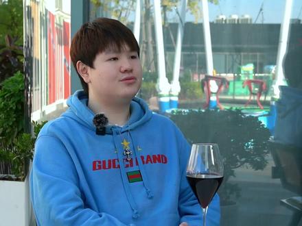 在Zoom的口中我们知道了教练是需要有一定的威严的,而Homme教练有着一种不怒自威的感觉 #zoom公爵 #homme教练 #lpl