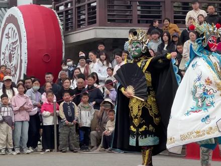宝子们千万别错过!5月25日至27日,原版虞姬李依晓空降宿迁西楚古城。独一无二的荧幕经典形象,身姿风采惊艳动人。走进项王故里领略古韵风光,观看精彩实景古风演绎,亲身近距离邂逅真人。端午门票火热开售,全价票60元、半价票30元,立刻点击左下角抢购囤票。 #虞姬回家 #虞姬 #李依晓 #我是霸王我宠你 #项羽
