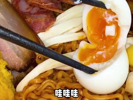 新同事:上一份工作就是看我们视频辞职的#泡面摊 #卤肥肠 #梅菜扣肉 #川味腊肠 @爆炒三三 @爆炒小明