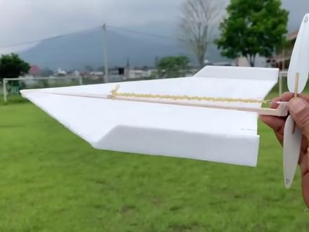 仔细看,这是用泡沫板制作的飞机,居然能飞行这么久,真是太厉害了#手工diy #制作过程 #自制玩具 #手艺