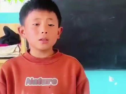 急了!因罚唱火了的显眼包他急了
因转校生于浩东到来小美有了新朋友
杨俊杰上台唱歌 希望能和小美继续做朋友
老师:三个活宝一台戏比电视剧都精彩 #歌曲请记住我的好 #最美童声 #校园