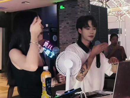 在谁的怀中会有感觉~#陈奕诺yino #子圣 #童锦程 #灵儿不灵了 @陈奕诺🍡YiNo @子圣-🍃