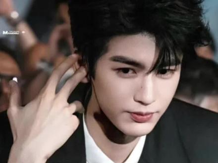 张凌赫硬帅让我怎么画?🙈 #葫芦饭饭手绘 #张凌赫