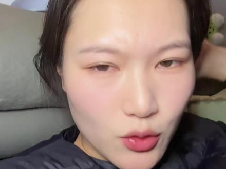泡沫轴虽然不能直接减肥,但是对减肥帮助很大,尤其运动完用泡沫轴放松松解一下,缓解肌肉酸痛,让腿部线条更流畅#每日分享 #泡沫轴 #泡沫轴瘦腿 #泡沫轴放松 #小腿肌肉放松