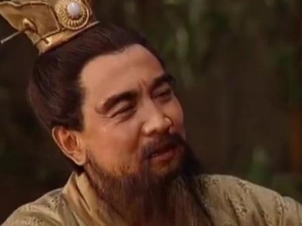 青梅煮酒论英雄,让我们一起领略两位英雄的高论。