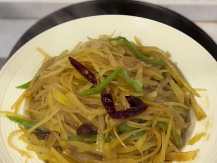 酸辣土豆丝~真脆呀#土豆丝怎么炒 #抖音美食创作人 #晚饭吃什么#家常菜
