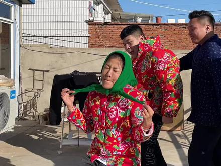 这也太喜庆了,嘿(黑)宝贝。#青春老男孩 #嘿宝贝