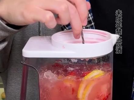 你们新年就被这个聚会桶哄睡着的? #微醺 #聚会桶 #蓝瓶一出马调啥都很搭 #红星二锅头 #微醺时刻