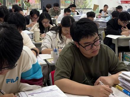 多年后想起那次听力 依然记得老师在背后默默掉眼泪舍不得我们的样子#最后一堂课 #高考前的浪漫 #高三 #听力课