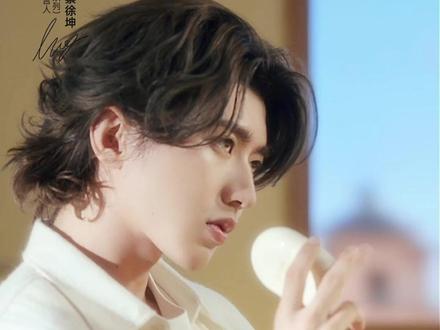 ~让我看看谁还没有# 蔡徐坤 全套周边和亲签!速来直播间! #柳丝木品牌全球代言人 #蔡徐坤