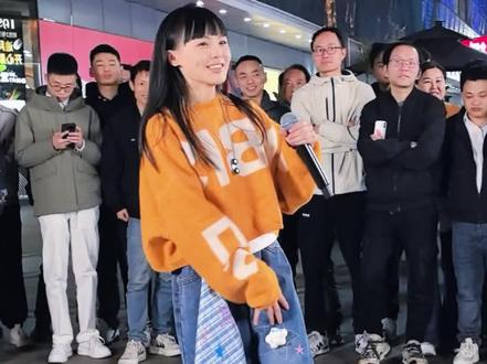不是…这几个哥哥又想当爹又想当妈?#吉祥三宝 #萌小猫 #音乐分享 @🐱萌小猫🎤¹⁰²⁴ #番禺万达广场 #路演现场