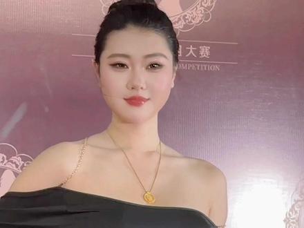 2025全球中华小姐大赛香港冠军连子欣#极品身材美女 #好身材好气质 #气质女神 #我的魅力不止一面 #红毯女神