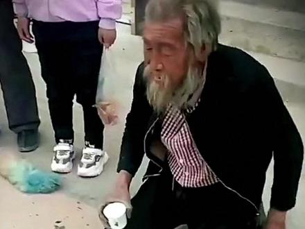 老人写幅青云志#书法作品 #写字是一种生活