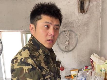 今天妹妹来看我...开心!小鸡炖蘑菇,五花肉酸菜,葱爆蚕蛹安排上!#一定要看到最后 #我的乡村生活 #原创
