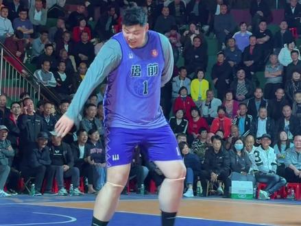 赵义明:我没犯规,我刚刚是这样掏球的👀#比赛现场 #篮球🏀 #篮球赛场互动 #篮球 #人气爆棚