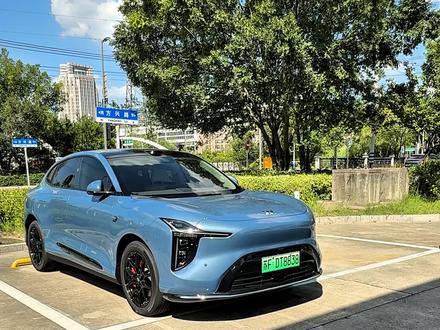 00后女生独自试驾新一代智己ls6#智己汽车