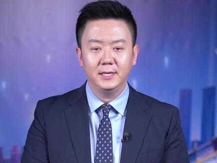 圈粉不是偶然!湖南蓝山县委书记邓群抖音挨个回应群众诉求,深夜留言次日办结,一坚持就是四年半。群众要的从不是流量,是“找得到人、办得了事”的实干与安心!@永葆初心 共创未来#人民的好公仆 #邓群 #基层治理 #领导留言板