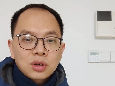 酒醅上甑环节中,除了我们熟知的要做到轻撒匀铺、见汽压汽外,还有一个很重要的技术就是对甑边进行压边处理。酿酒的每一个环节都有技术和技巧,只有做到事无巨细才能持续的出好酒。#酿酒技术#酿酒人#农村创业