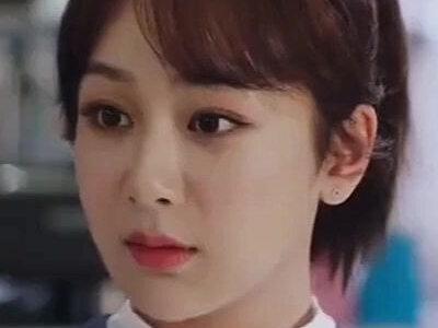 #杨紫 一个恋爱小白向一个恋爱文肓请教怎么求婚,无辜的韩商言被当反面教材
杨紫客串你的时代我的时代