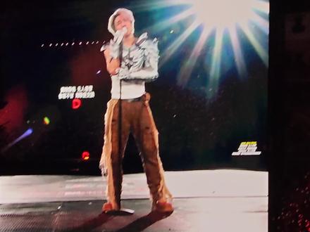 继续更新老薛演唱会视频,今天是《粉钻》🎤满地粉钻~无人看管~你若不甘~用挚爱交换#舞台就是他的主场 #这舞台谁顶得住啊 #薛之谦万兽之王演唱会