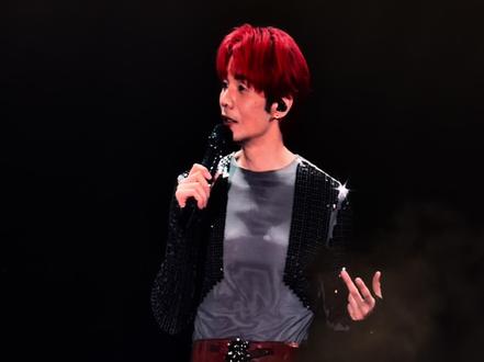 我始终认为爱一个人就应该只爱一个人 我终于听到现场版的不将就了 恋人的间奏 不遗憾的尾奏 太牛了李荣浩#巡演 #李荣浩黑马演唱会 #万人合唱 #神级现场