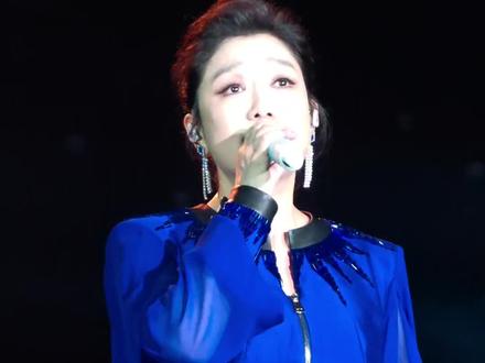 凤凰传奇深圳演唱会歌曲《海底》,散落的月光穿过了云,躲着人群,铺成了大海的鳞!#凤凰传奇 #海底 #凤凰传奇海底 #凤凰传奇演唱会
