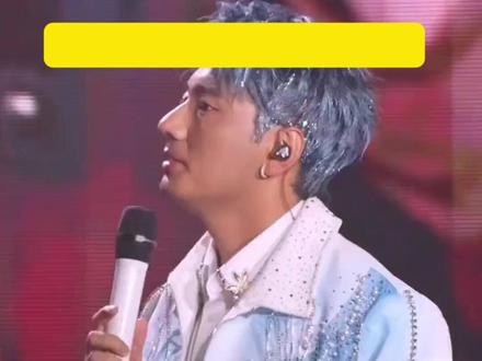 海来阿木哈尔滨演唱会上,和“热心歌迷”合唱《分币不掏》, “这不是一般粉丝,这是音乐学院教授付晓婷”