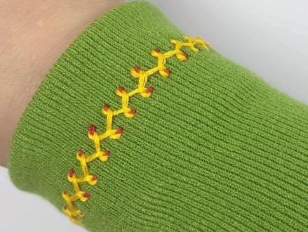 毛衣袖子太长?别急,这里手把手教你用藤蔓针法改短,既简单又美观,快来试试吧!