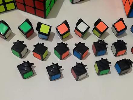 拆开的三阶魔方怎么装回去,看完视频就会拆魔方了,看视频最后一块怎么装的就怎么拆