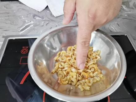 很多人在家不会炒蔬菜,大厨教你两个小窍门,颜色翠绿清淡有营养