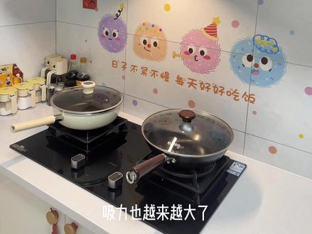 居家安全必修课:使用油烟机务必保持通风❗️
油烟机绝对不能在密闭空间使用❗️密闭环境下开启油烟机,会快速抽走室内空气形成负压状态,不仅会导致烟机排烟不畅、燃气燃烧不充分,更会产生一氧化碳等有毒气体无法及时排出,极易引发中毒甚至窒息,危及生命安全⚠️。使用烟机时务必保持厨房开窗通风,让空气正常流通✅,才能从根源杜绝隐患,日常安全知识不容忽视❗️#抽烟机 #开窗通风 #室内负压 #安全知识分享 #厨房