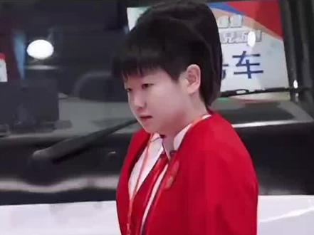 剪辑了几张莎莎穿裙子,想念小莎