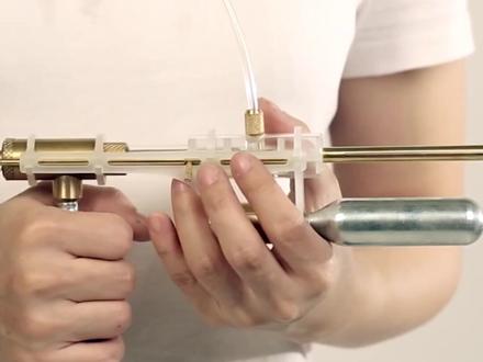 女学霸发明眼泪枪,专打负心汉!你想用它射谁呢?#西瓜知识