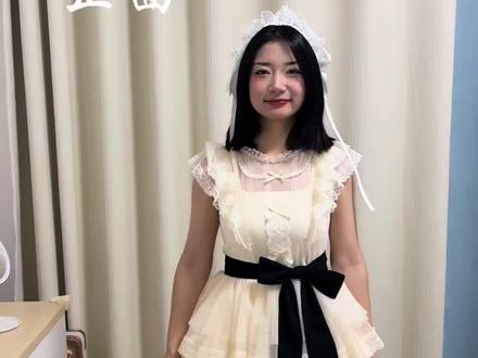 等了好久的象牙塔,好不容易到货了,展示一下,实物偏黄,拍出来是米白色,开始觉得不好看,现在倒腾一下还是可以的,我决定把它留下来#象牙塔 #穿搭 #lolita