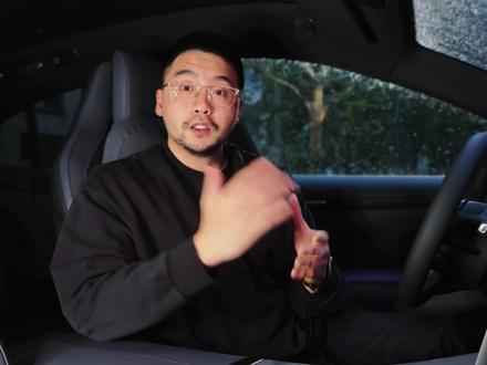 Yu7车主如何看待新小米su7?预测一波yu7改款的配置? 本期视频详细介绍了新一代小米su7与老款的配置对比以及作为yu7首批车主我对此次升级的看法,并参考此次升级预测了改款小米yu7的配置。内含图文对比,方便大家观看,视频创作不易,感谢你的三连支持!#小米yu7 #小米su7 #配置对比 #小米汽车 #硬核玩家计划