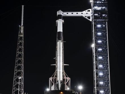 北京时间2026年2月13日18:17,SpaceX 和 NASA 联手使用猎鹰9号从美国佛罗里达州卡纳维拉尔角太空军基地(SLC-40)向国际空间站发射第12次载人航天飞行任务(Crew-12)。
此次任务共有 4 名宇航员随飞,他们来自美国、欧洲和俄罗斯:
1. Jessica Meir(杰西卡·梅尔)
船长 | NASA
2. Jack Hathaway(杰克·哈撒韦)
驾驶员 | NASA
3. Sophie Adenot(索菲·阿德诺)
任务专家 | 欧洲航天局 ESA
4. Andrey Fedyaev(安德烈·费佳耶夫)
任务专家 | 俄罗斯航天局 Roscosmos
这支团队将加入已经在 ISS 的其他成员,共同完成空间站的科学研究和日常运行任务。
#SpaceX #载人航天 #火箭发射 #火箭回收 ##上热门
