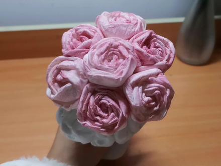 来养假花吧 不用浇水 还不会枯萎
纸巾玫瑰 好看成本低 有手就行
#手工 #纸巾玫瑰 #造花 ##手工diy