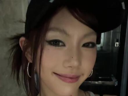 珠光眼影打底真的绝!✨ 最近发现珠光眼影打底太好用了吧!
#ins美妆趋势 #新手化妆教程 #辣妹 #夏日必备 #谁还没试珠光眼影打底