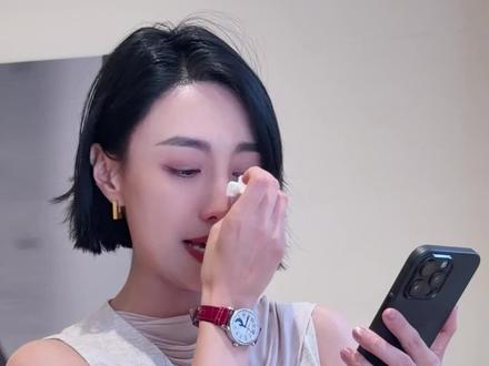 母亲节路人挑战,“妈妈我爱你”五个字承载的是对妈妈的感恩和付出。今天是母亲节,勇敢向妈妈表达爱吧。祝每一个妈妈每一天都健康、快乐#您好母亲大人 #给妈妈的100种祝福 #母亲节祝福语