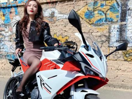 250排量到底谁最强,评论区讨论一下!
#机车#赛科龙rc250