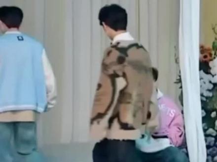 #穆祉丞 #陈天润
说实话,我真的开心不起来啊,看着恩仔难受的样子,我越看我越难受。恩仔一定要照顾好自己啊。
最后祝朱志鑫18岁生日快乐,早日拿驾驶证