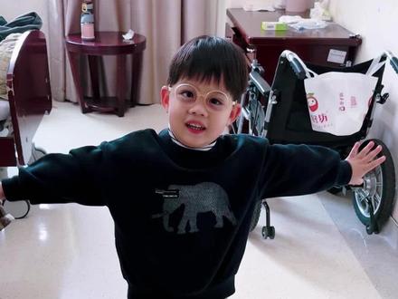 来来来,跟着球球一起做操咯~ 幼儿广播体操《世界真奇妙》 #萌娃日常 #亲子互动 #幼儿舞蹈 #抖音热歌