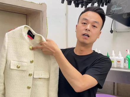 含有羊毛成分的衣服都可以按照视频操作,不管是羊毛外套还是毛呢大衣双面羊绒大衣等都可以自己在家洗干净!#污渍轻松去除